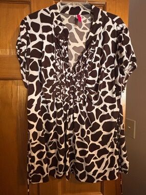 Giraffe Print Ruffled V-Neck Top